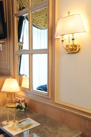 Literie hypoallergénique, minibar, bureau