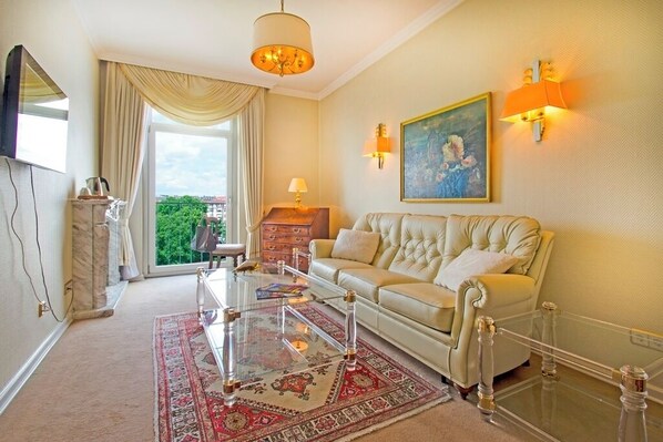 Suite | Living area | 32-inch TV with cable channels