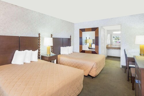 Days Inn by Wyndham Fresno Central