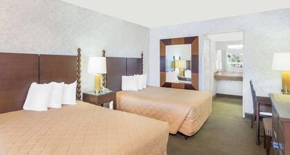 Days Inn by Wyndham Fresno Central