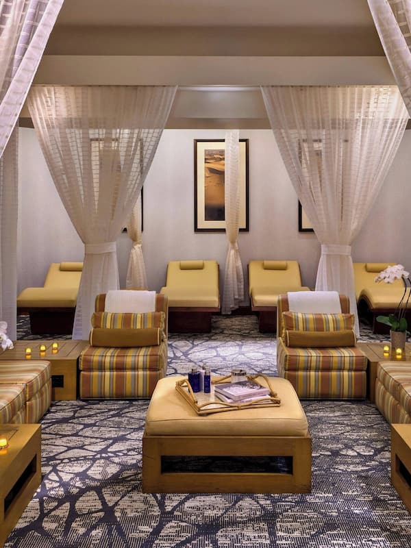 2 bars/lounges, poolside bar