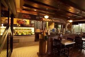 8 restaurants, breakfast, lunch, dinner served; American cuisine 