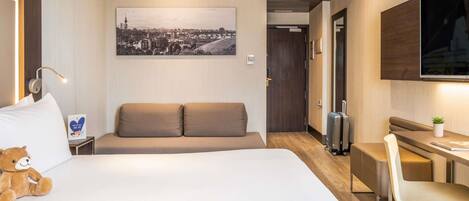 Hypo-allergenic bedding, down comforters, minibar, in-room safe