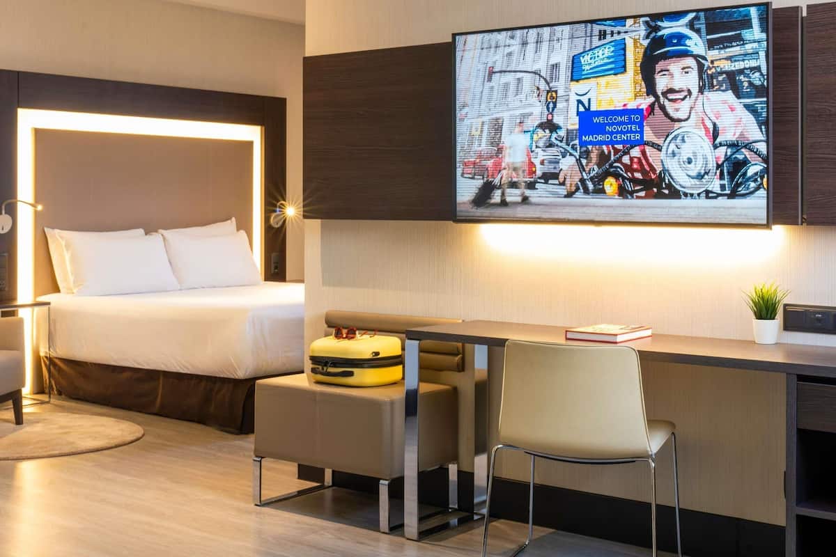 Chambre exécutive, 1 grand lit | Literie hypoallergénique, couette en duvet, minibar, coffre-fort