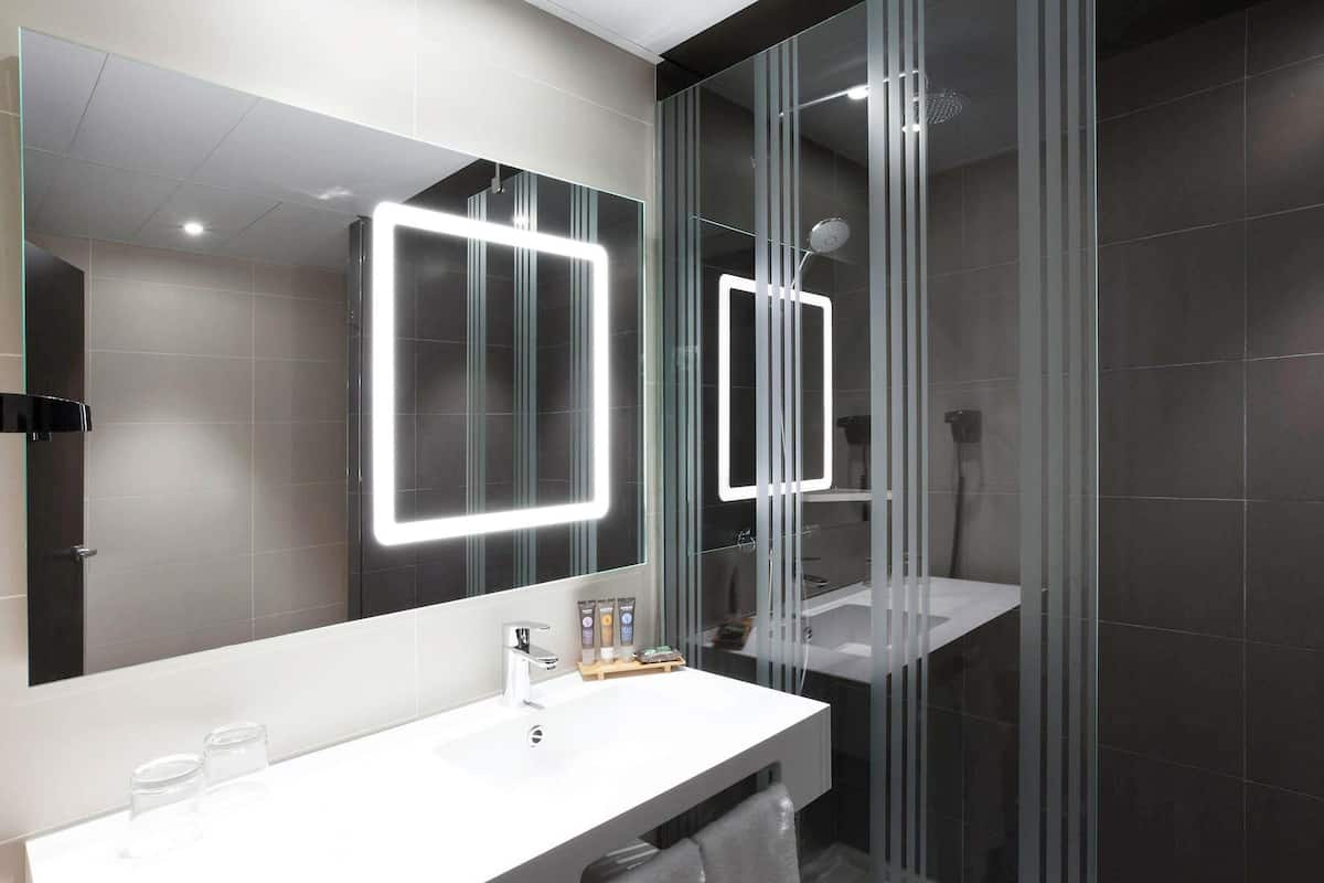 Hypo-allergenic bedding, down duvets, minibar, in-room safe