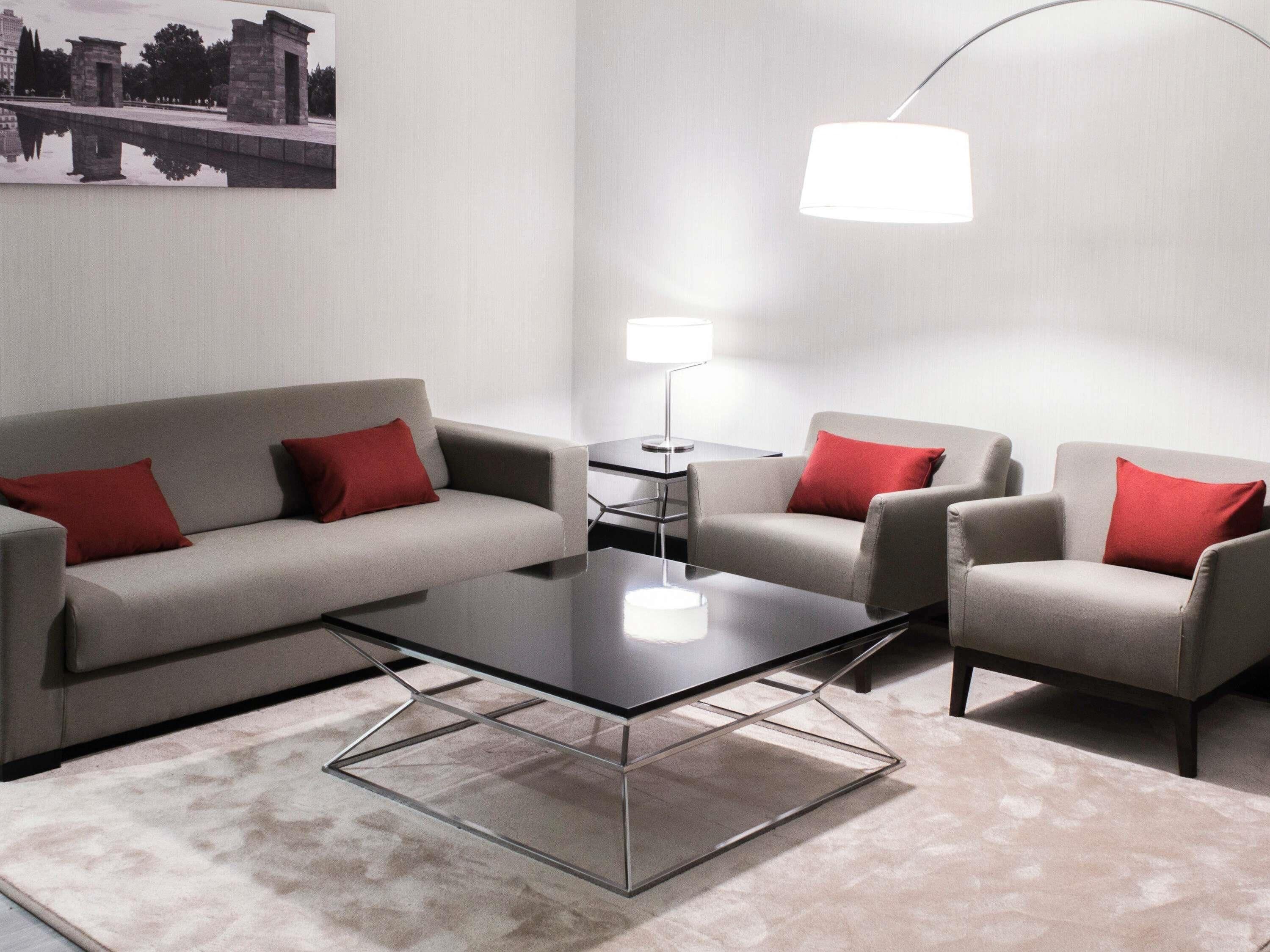 executive room, 1 queen bed | hypo-allergenic bedding, down duvets, minibar, in-room safe