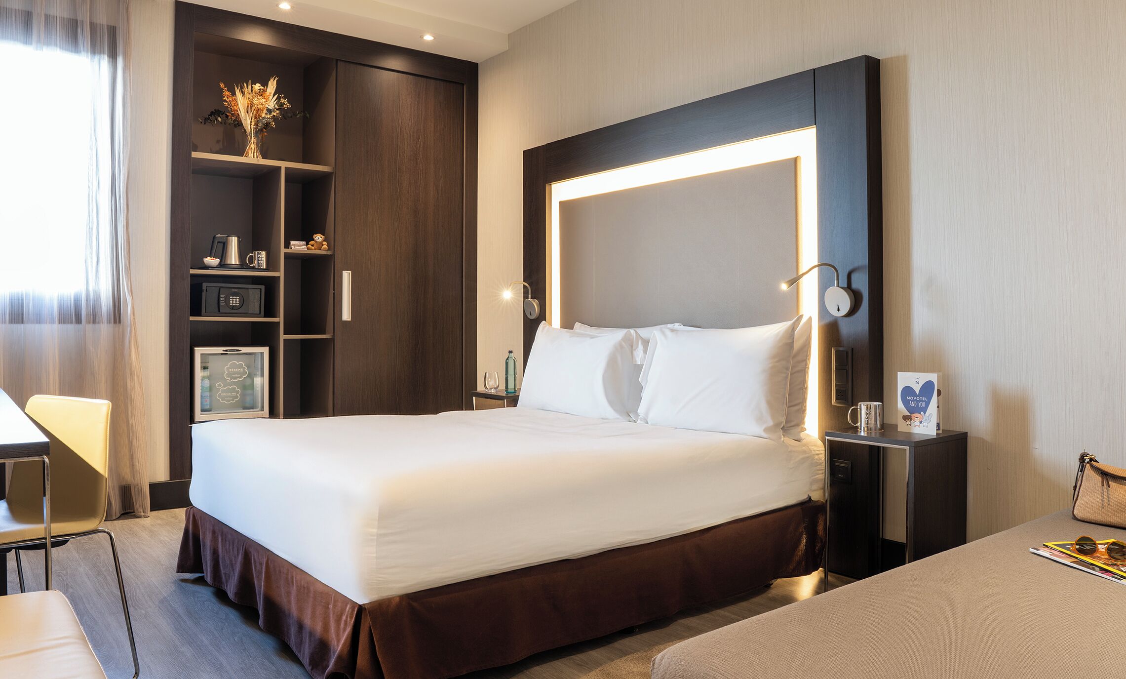 Ropa de cama hipoalergénica, cubrecamas y minibar 