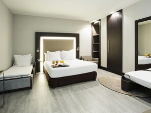 Standard Room with one Queen bed and two child beds