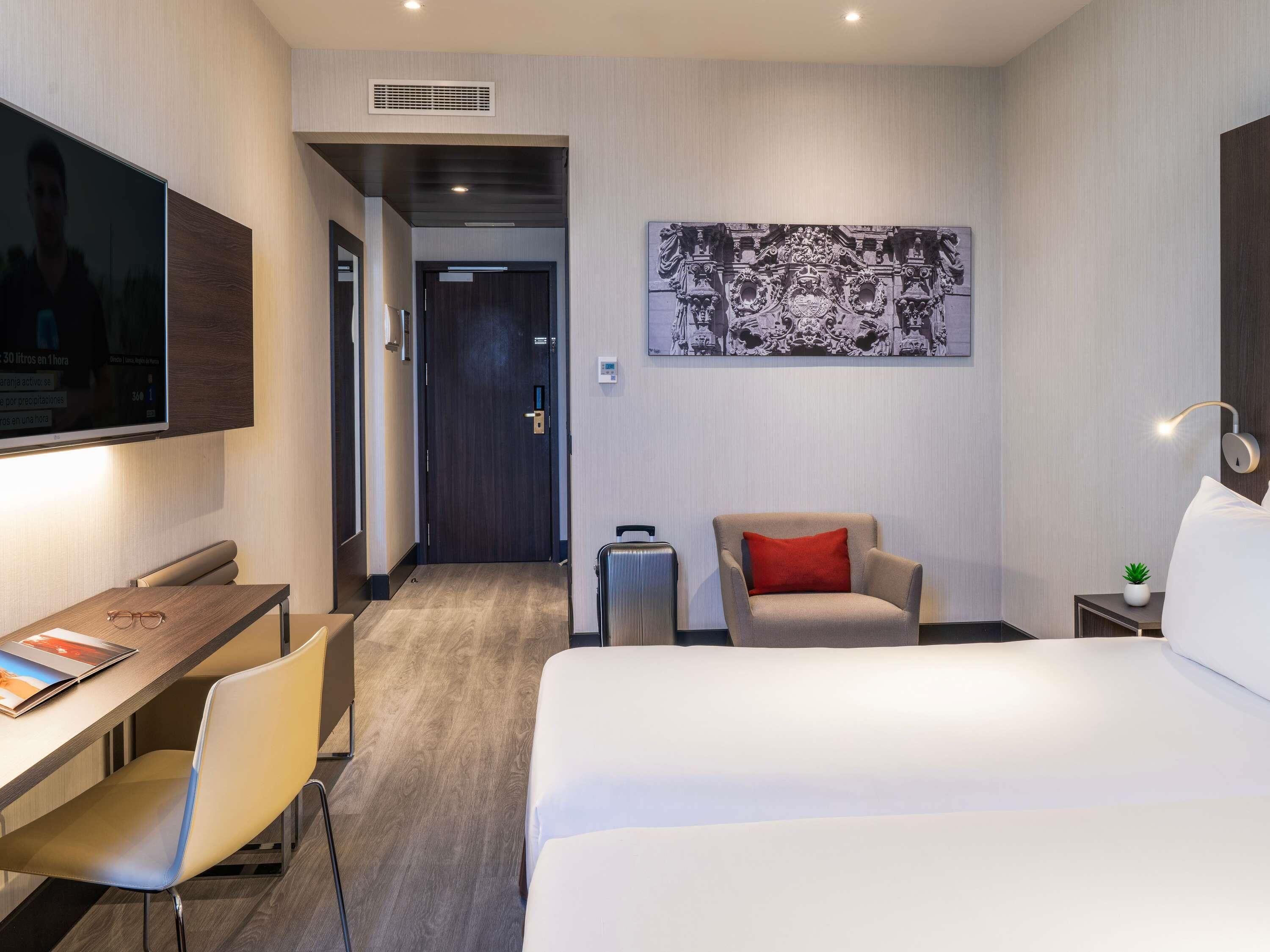 Ropa de cama hipoalergénica, cubrecamas y minibar 