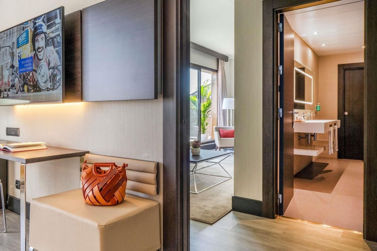 Suite supérieure, 1 très grand lit et 1 canapé-lit | Literie hypoallergénique, couette en duvet, minibar, coffre-fort