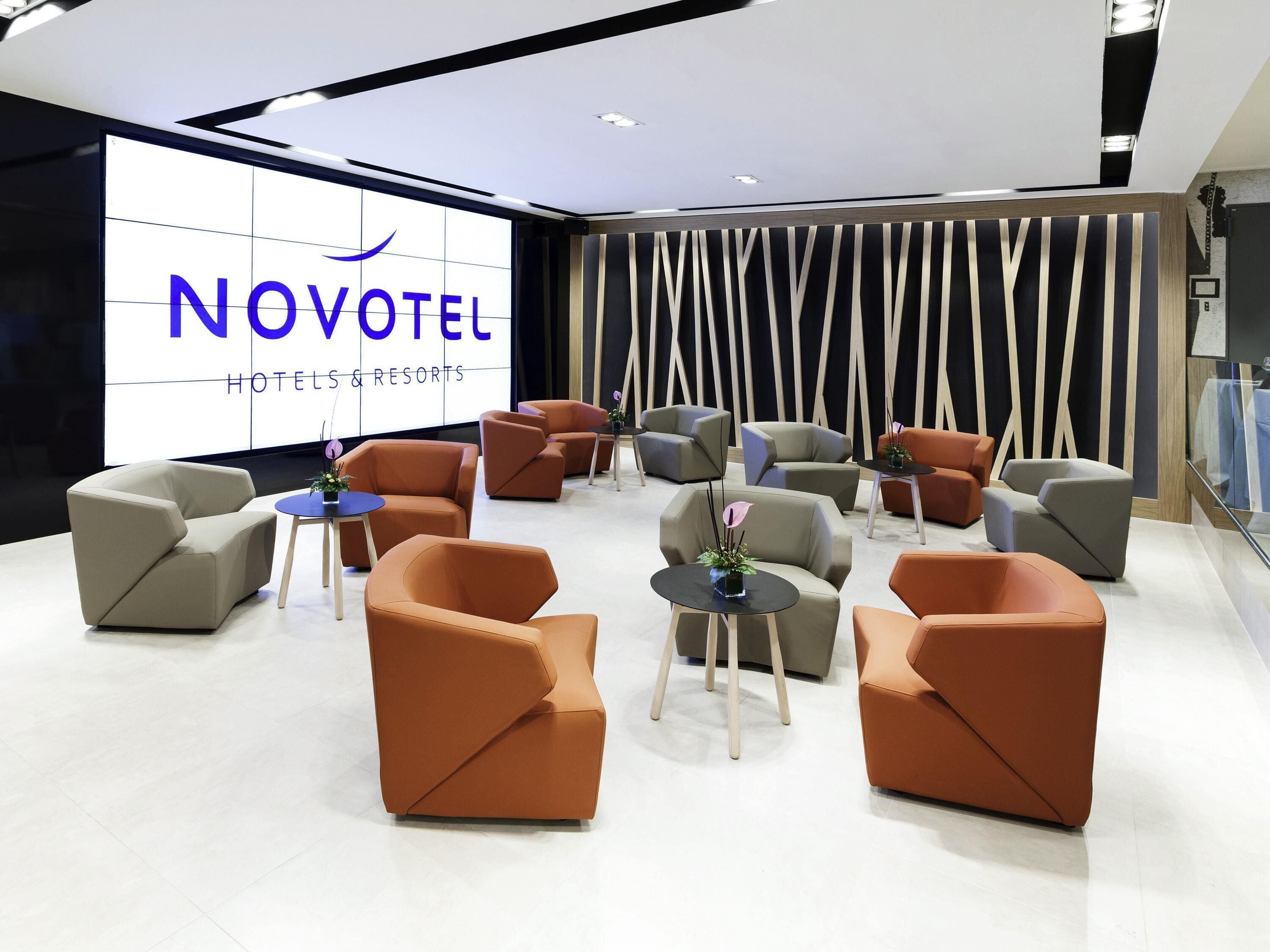 2 bars/lounges, poolside bar