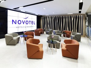 2 bars/lounges, poolside bar - Novotel Madrid Center (Madrid)