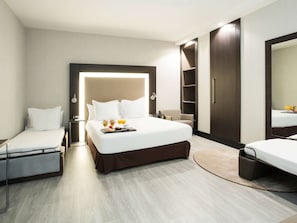 Standard Room, Multiple Beds | Hypo-allergenic bedding, down duvets, minibar, in-room safe