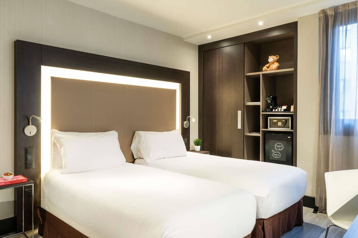 Hypo-allergenic bedding, down duvets, minibar, in-room safe
