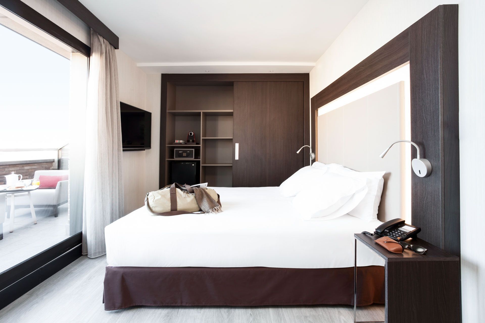 Hypo-allergenic bedding, down duvets, minibar, in-room safe