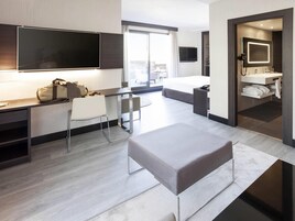 Suite Supérieure, 1 très grand lit et 1 canapé-lit | Literie hypoallergénique, couette en duvet d'oie, minibar