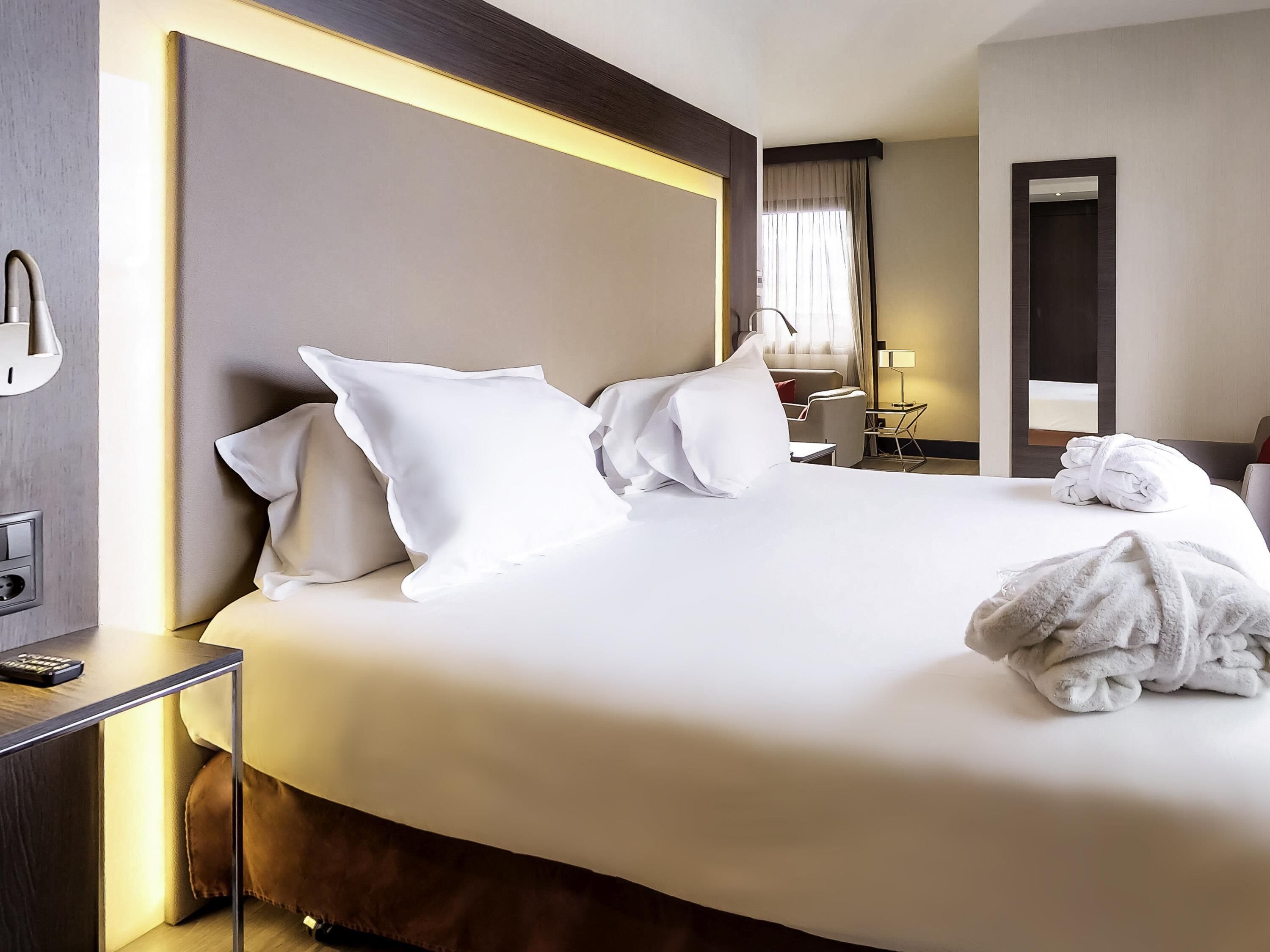 superior suite, 1 king bed with sofa bed | hypo-allergenic bedding, down duvets, minibar, in-room safe
