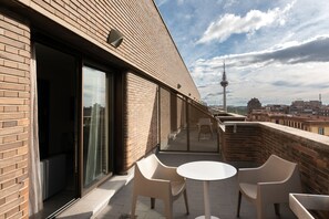 Executive Room, 1 Queen Bed, Terrace | Terrace/patio