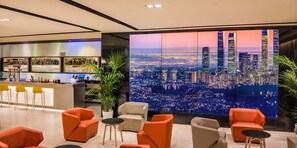 2 bars/lounges, poolside bar - Novotel Madrid Center (Madrid)