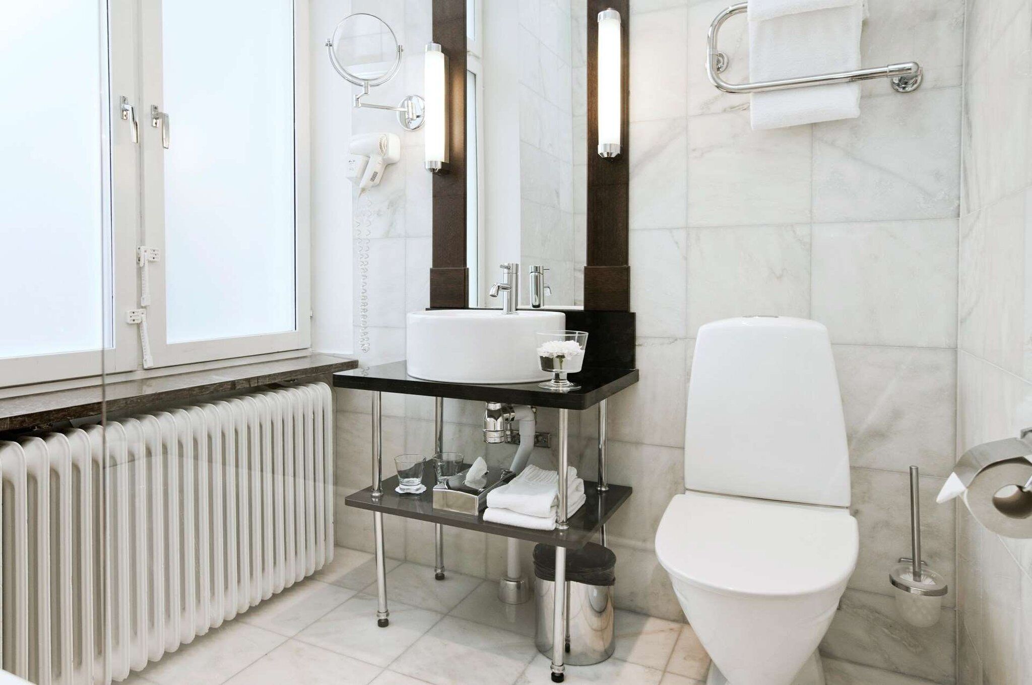 minibar, in-room safe, desk, laptop workspace