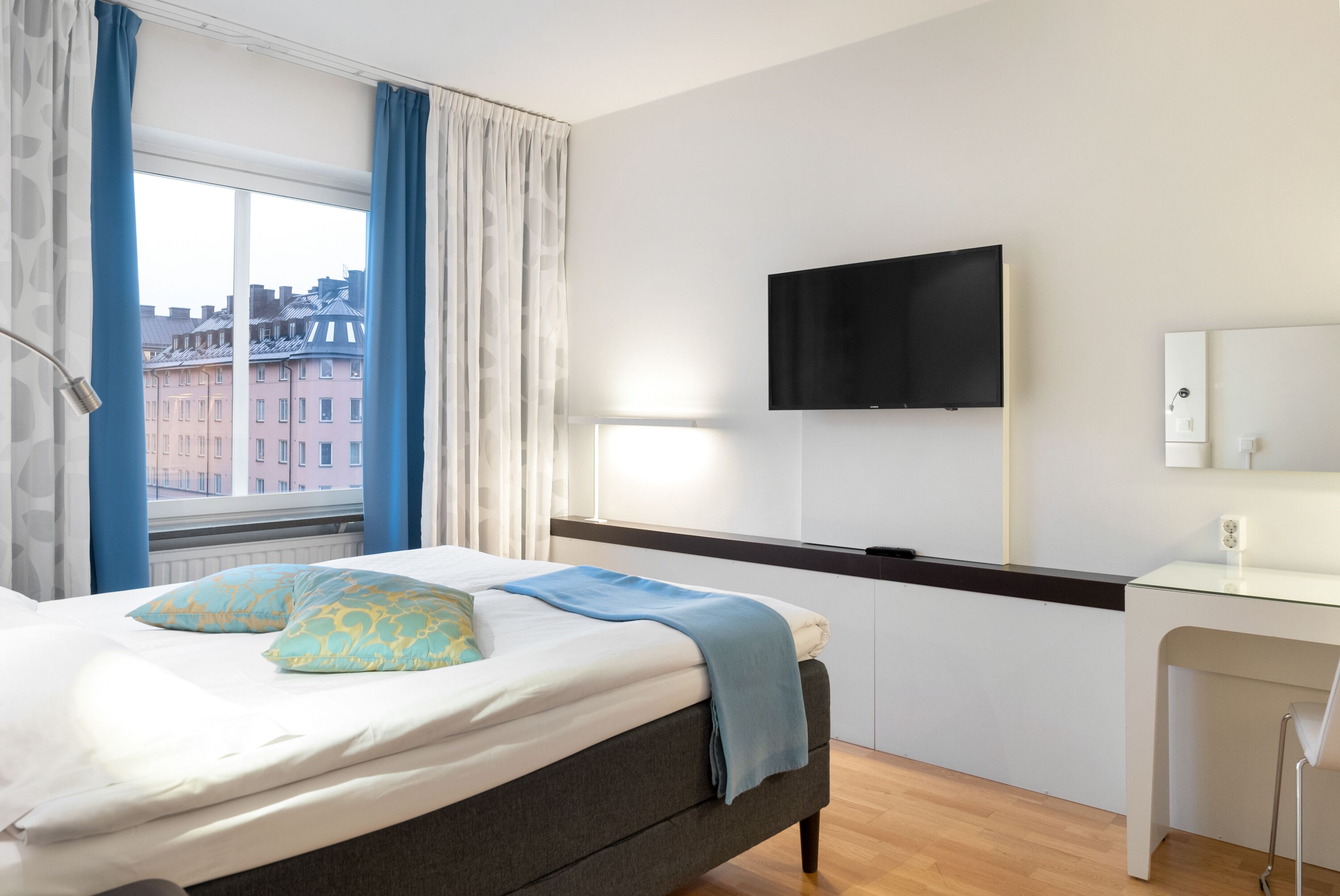 superior double room | minibar, in-room safe, desk, laptop workspace