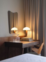 Minibar, caja fuerte, escritorio y espacio para trabajar con un portátil