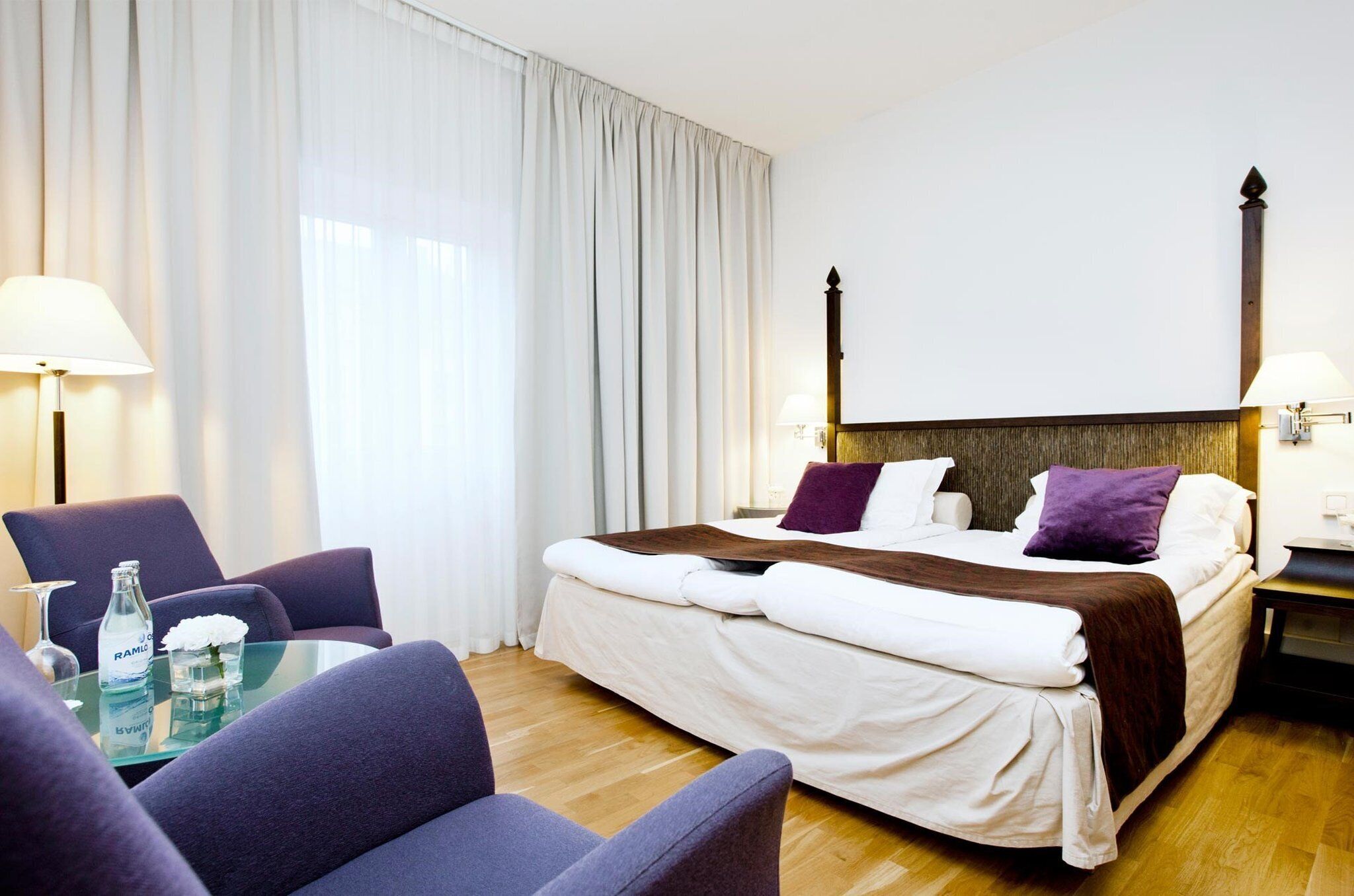 minibar, in-room safe, desk, laptop workspace