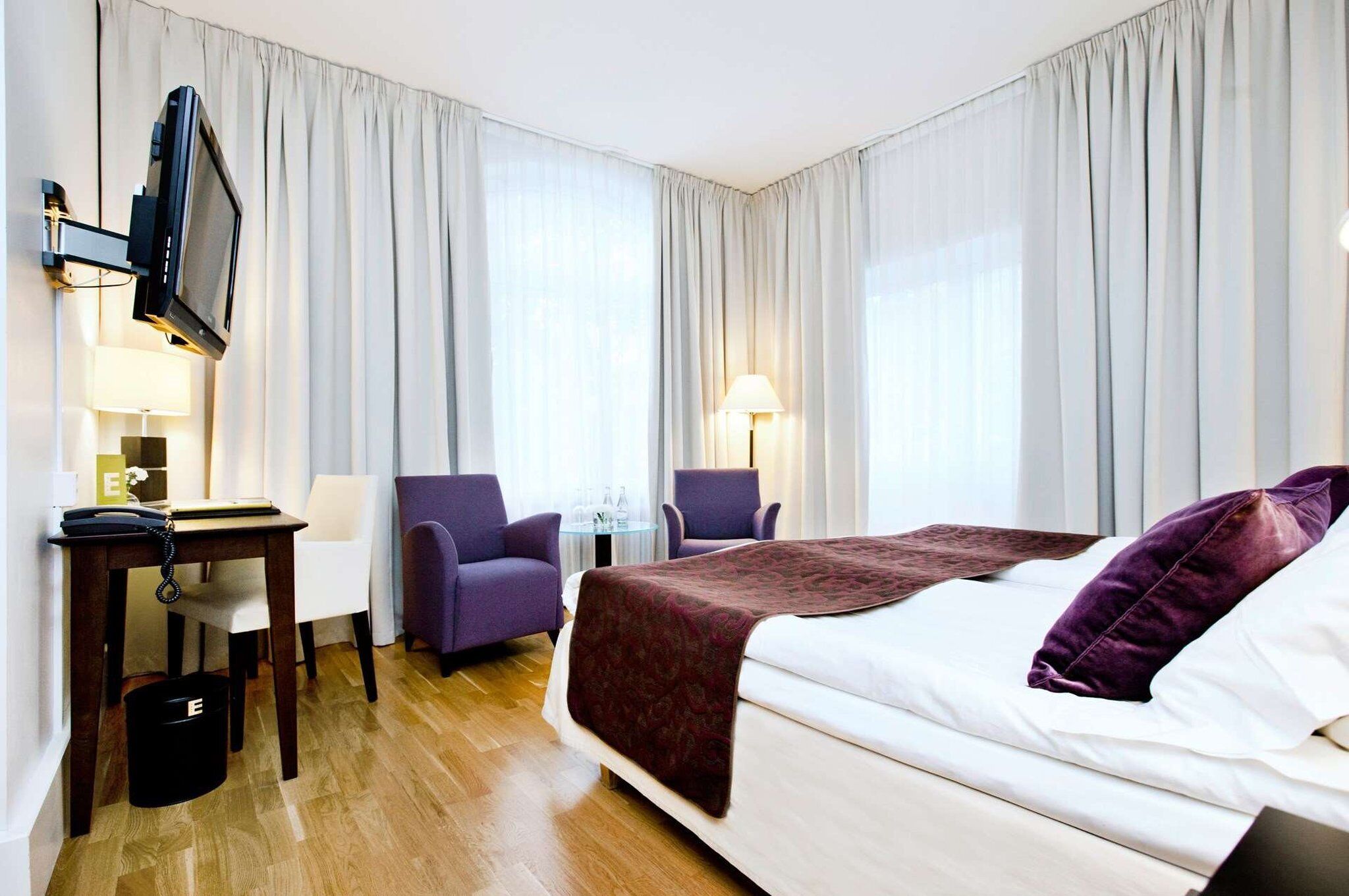 minibar, in-room safe, desk, laptop workspace