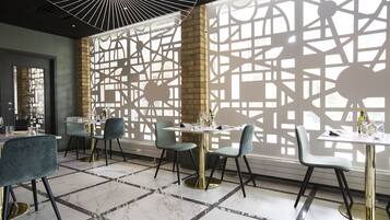 Breakfast and dinner served