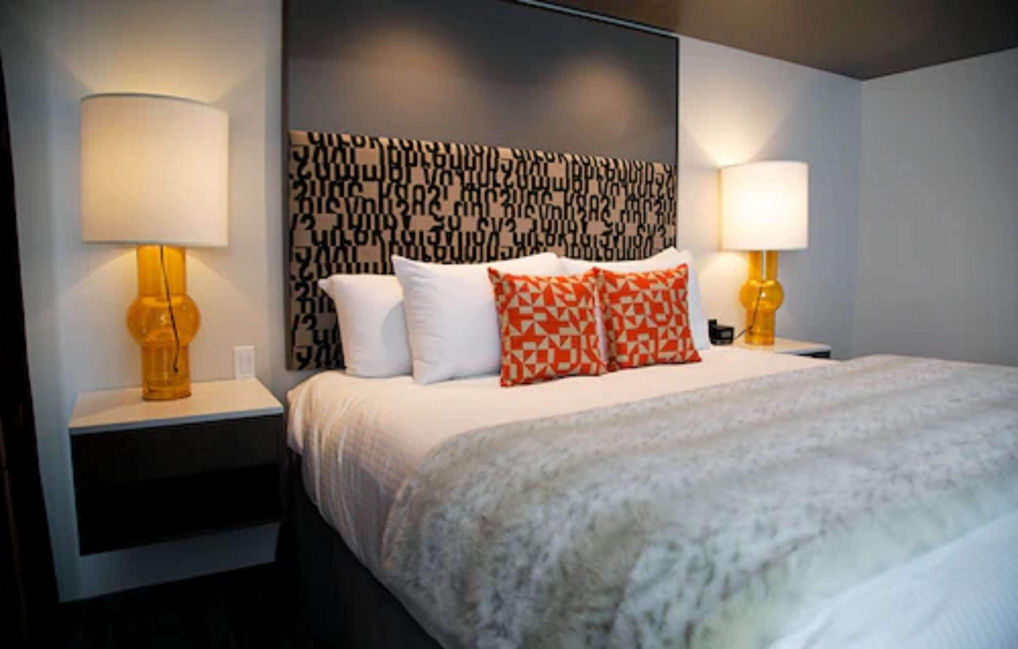 เครื่องนอนระดับพรีเมียม, ผ้านวมขนเป็ด, เ  ตียงพร้อมฟูกเสริมที่นอน