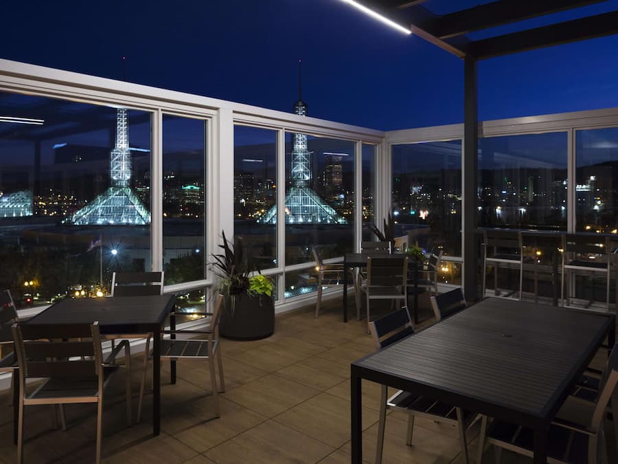 Serveert lunch en diner, Amerikaanse gerechten