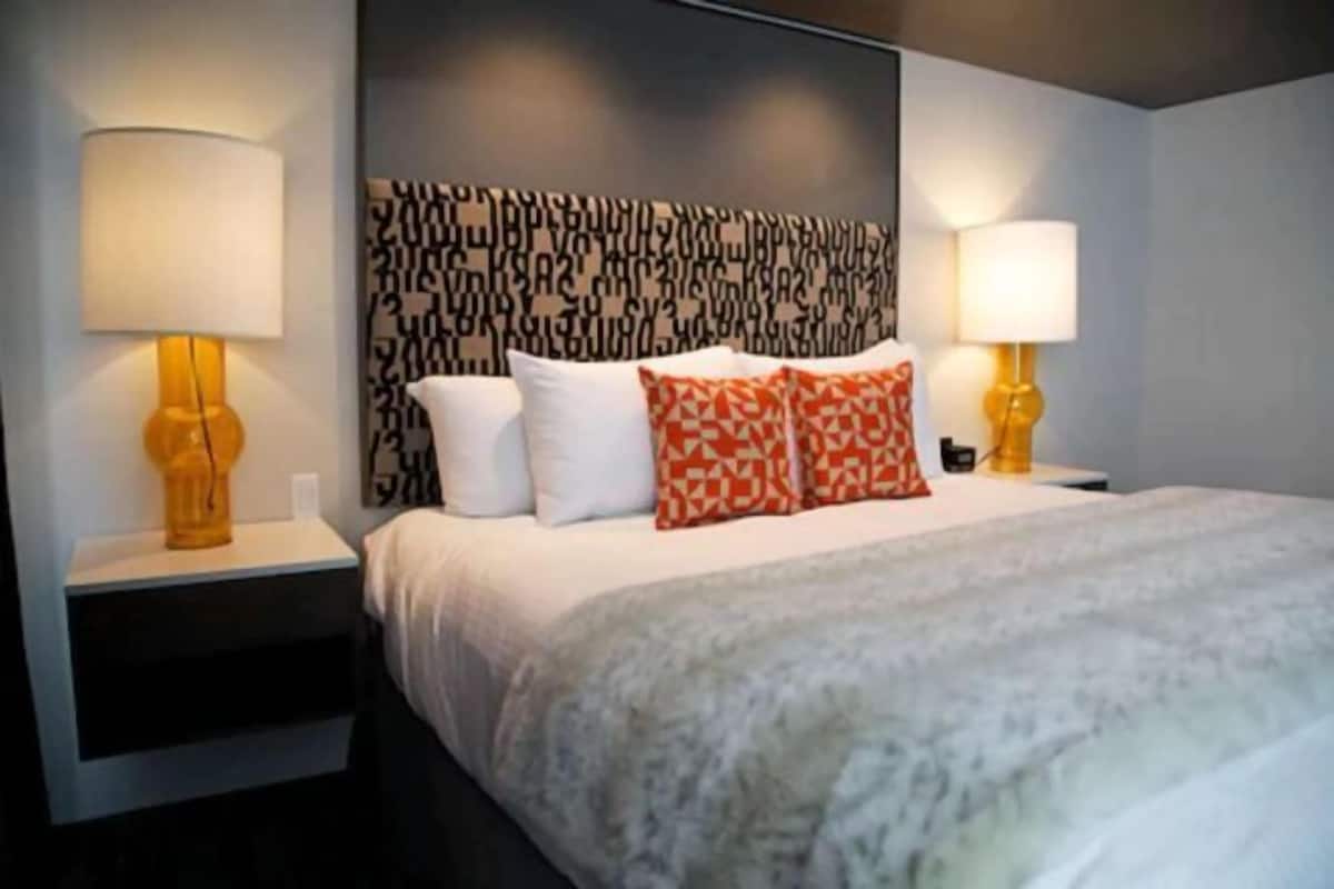 1 bedroom, premium bedding, down comforters, pillowtop beds