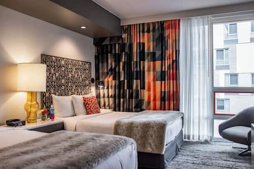 Ropa de cama de alta calidad, edredón, camas con pillow-top y minibar