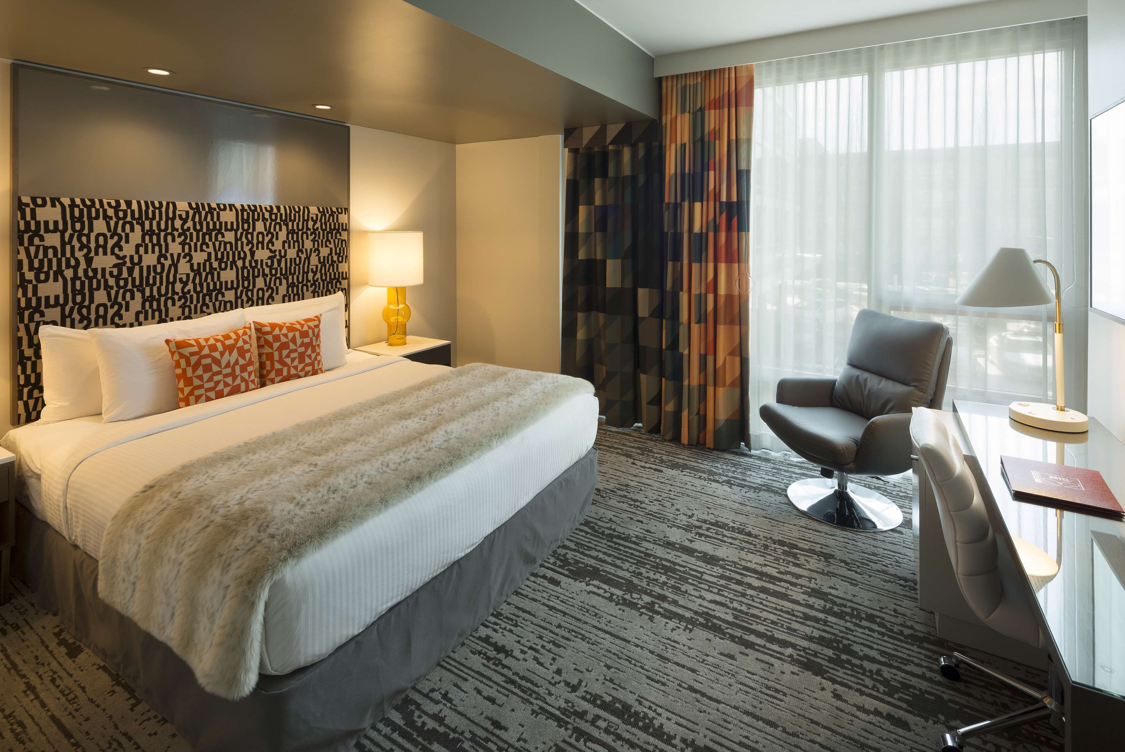 เครื่องนอนระดับพรีเมียม, ผ้านวมขนเป็ด, เตียงพร้อมฟูกเสริมที่นอน