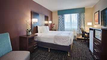 Desk, laptop workspace, iron/ironing board, free WiFi