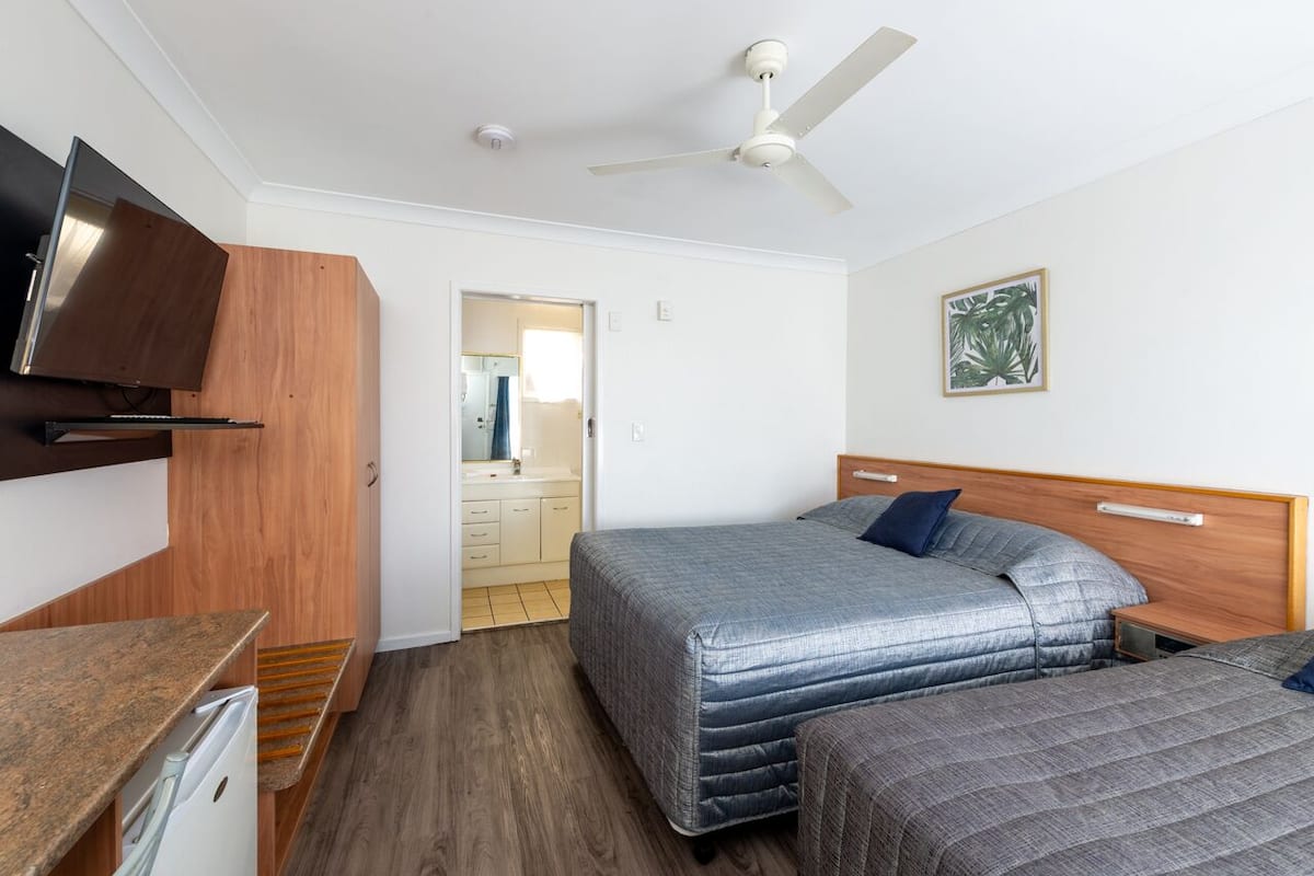 Standard Room, Non Smoking (Budget Twin Share) | Desk, iron/ironing board, free WiFi, bed sheets
