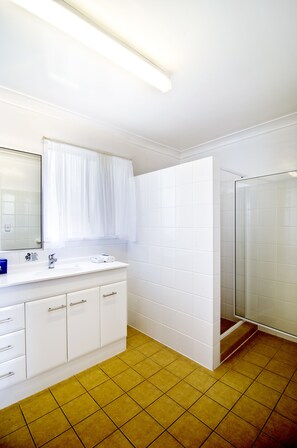 Standard Room | Bathroom - Riviera on Ruthven Motel (South Toowoomba)