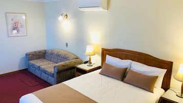 Standard Double Room | Desk, soundproofing, iron/ironing board, free WiFi
