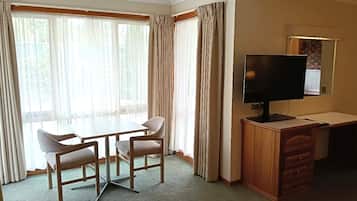 Deluxe Spa Queen Suite - 1 Queen bed | Living area | 40-inch Smart TV with digital channels, TV, Netflix