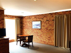 Executive Spa Suite | Desk, soundproofing, iron/ironing board, free WiFi