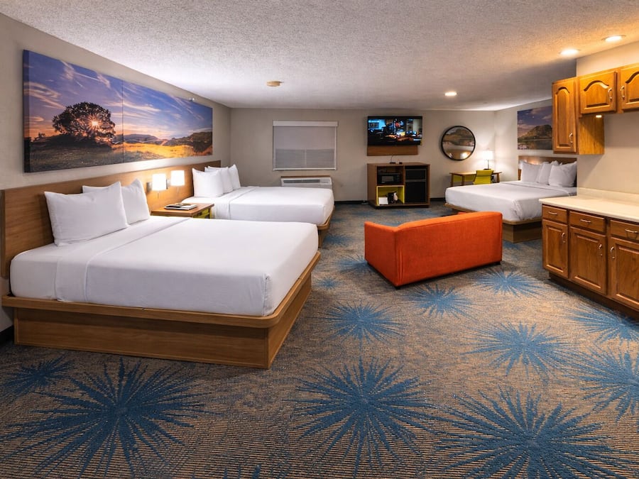 Studio Suite, Multiple Beds, Non Smoking | Individually decorated, soundproofing, iron/ironing board, rollaway beds