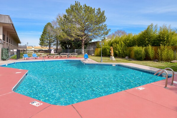 Piscina externa sazonal