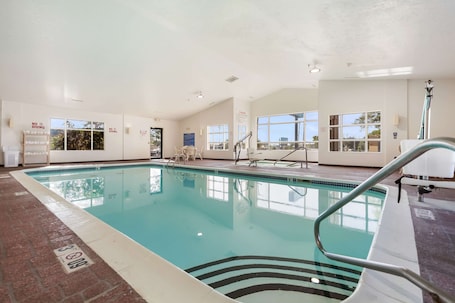 Pool. Quality Inn Lincoln Cornhusker