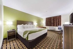 Standard Room, 1 King Bed, Non Smoking | Desk, laptop workspace, blackout curtains, iron/ironing board - Quality Inn Lincoln Cornhusker (Lincoln)