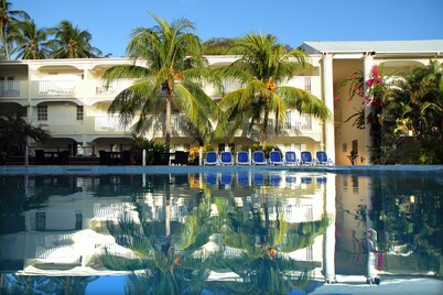Amaryllis Beach Resort