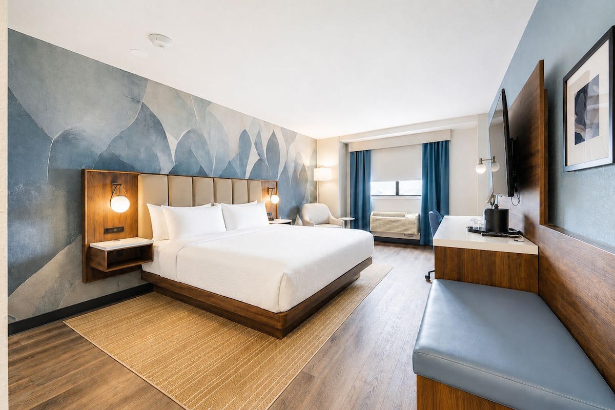 Premium bedding, minibar, desk, laptop workspace