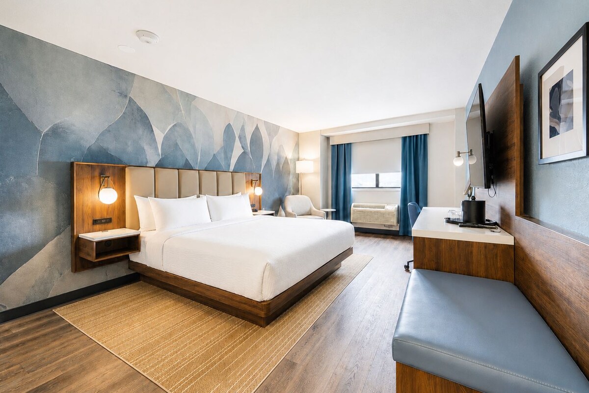 Premium bedding, minibar, desk, laptop workspace