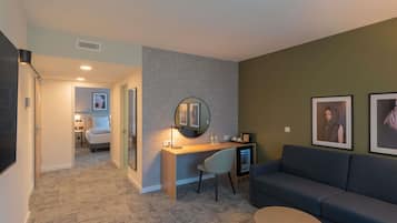 Junior suite, 1 kingsize bed met slaapbank | 1 slaapkamer, hypoallergeen beddengoed, een kluis op de kamer