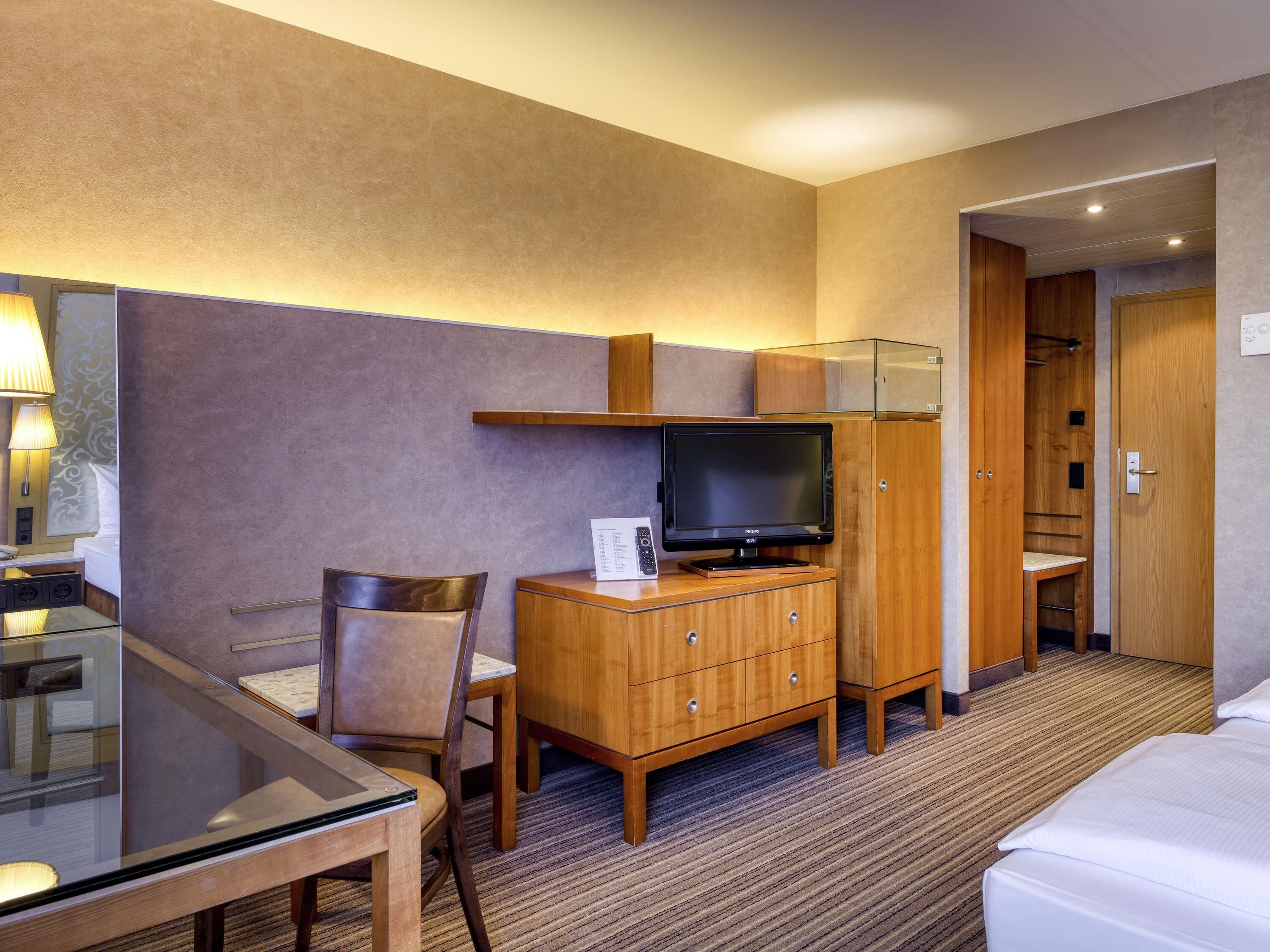 1 bedroom, hypo-allergenic bedding, in-room safe, desk