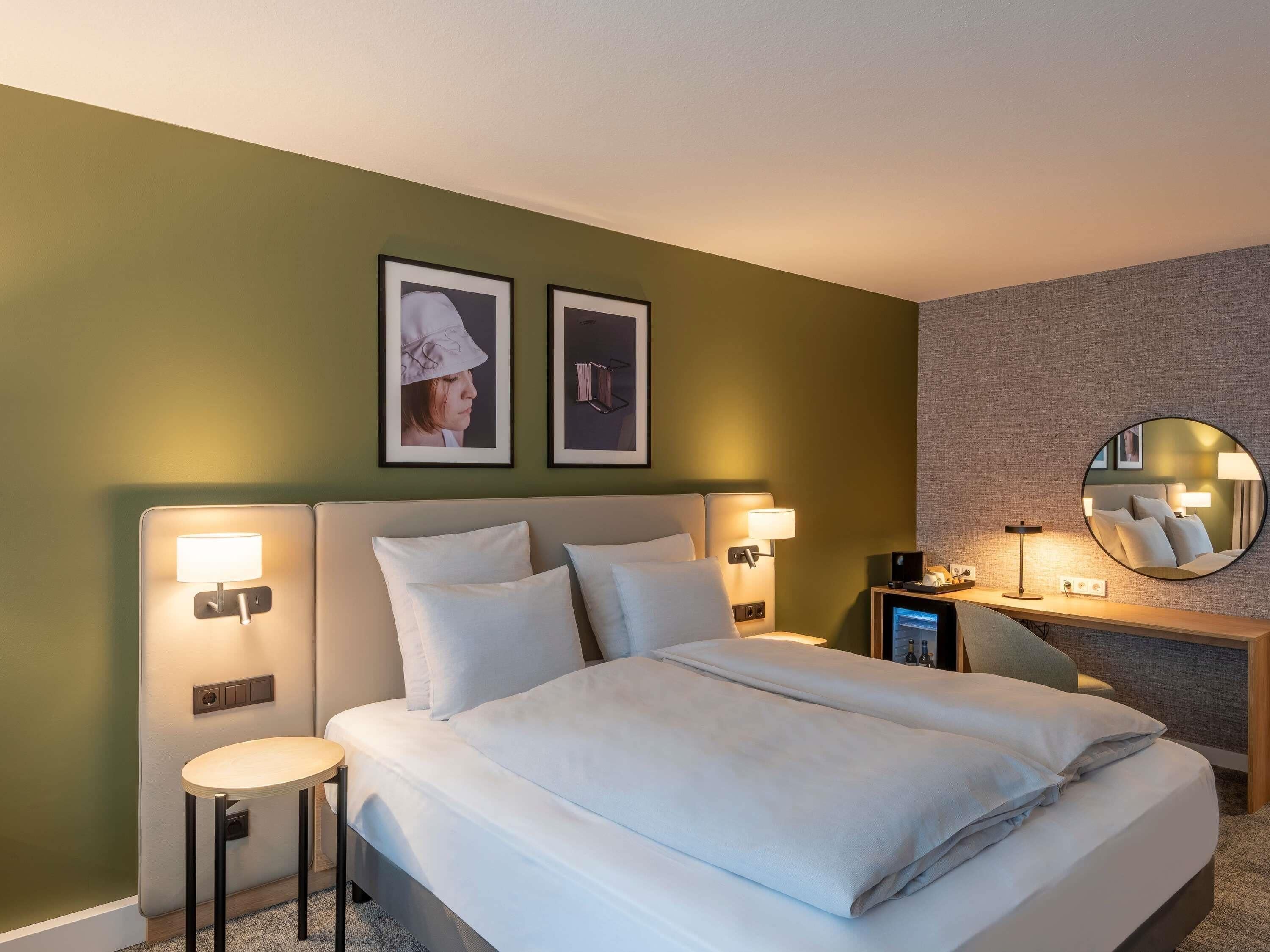 Privilege, Room, 1 King Bed | 1 bedroom, hypo-allergenic bedding, in-room safe, desk